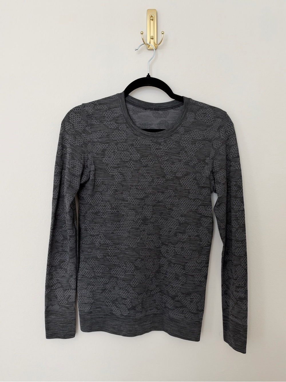 lululemon athletica Women's Gray Textured Crewneck